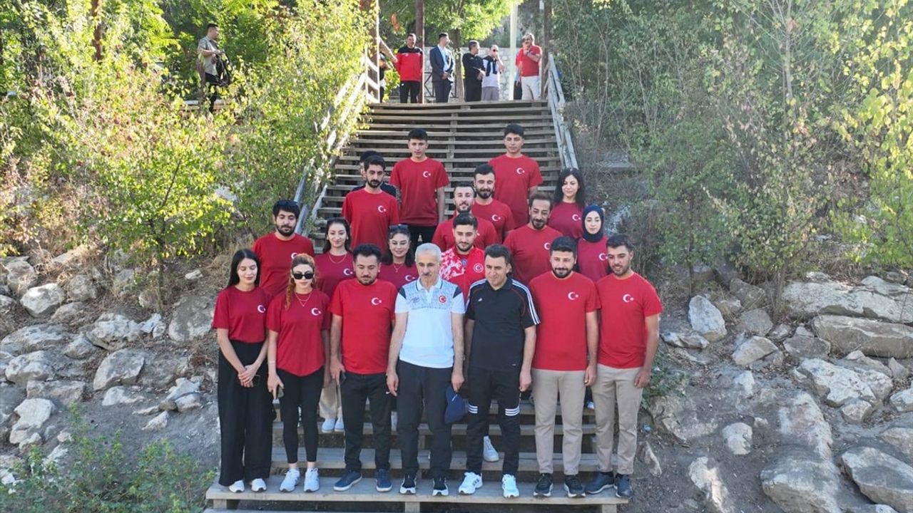 Ulaştırma Bakanı Uraloğlu, Tunceli'de Gençlerle Buluştu