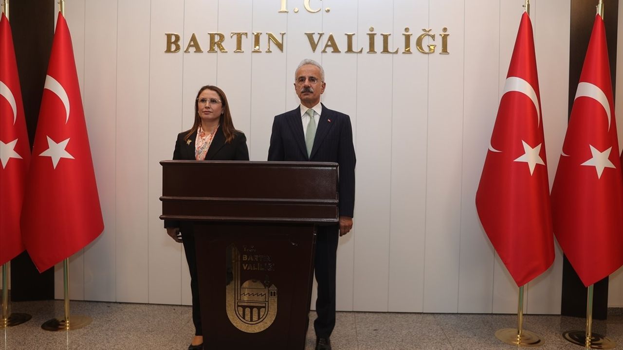 Ulaştırma ve Altyapı Bakanı Uraloğlu'ndan Bartın'da Yeni Anayasa Vurgusu