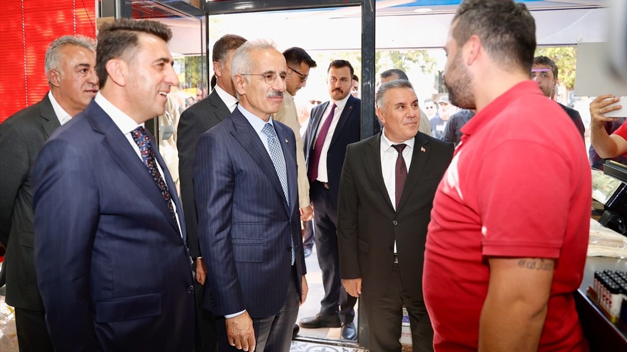 Ulaştırma ve Altyapı Bakanı Uraloğlu Tunceli Esnafını Ziyaret Etti