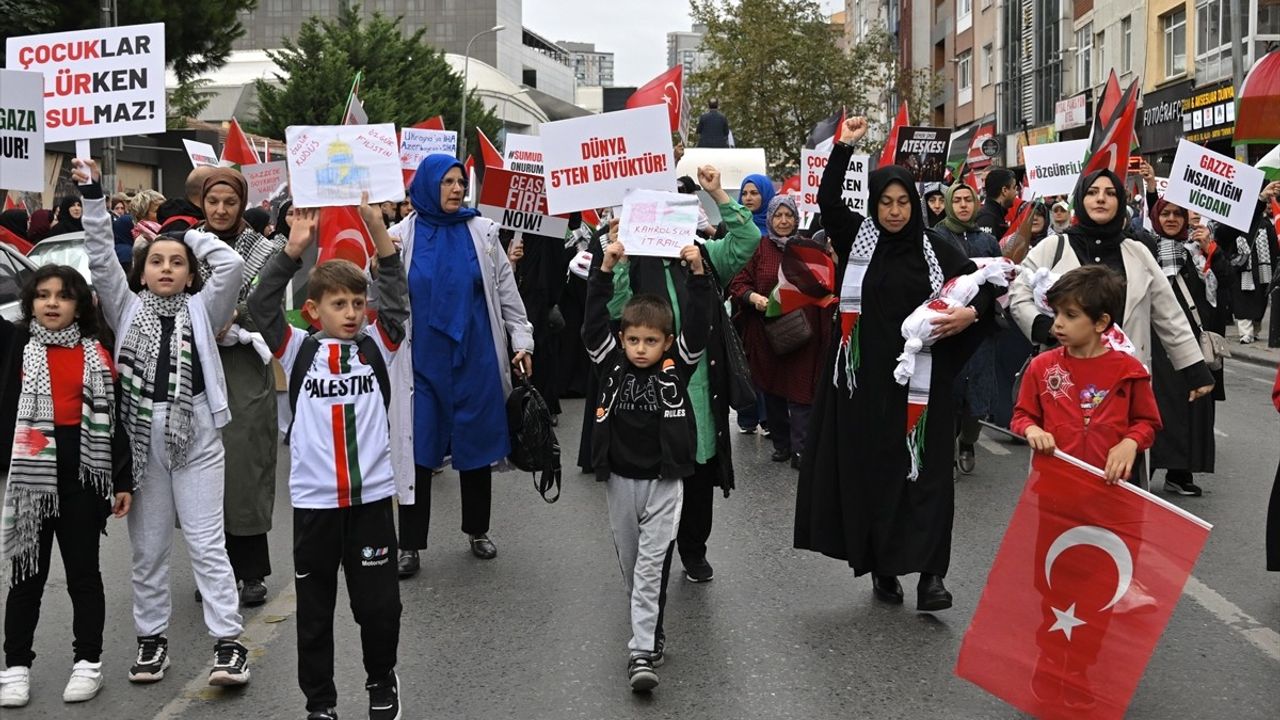 Ümraniye'de Gazze İçin Destek Yürüyüşü Düzenlendi