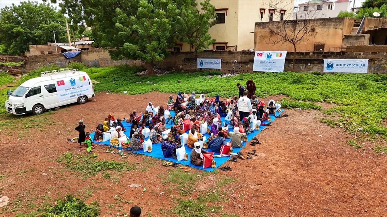Umut Yolcuları Derneği'nin Mali'deki İhtiyaç Sahiplerine Yardım Faaliyeti