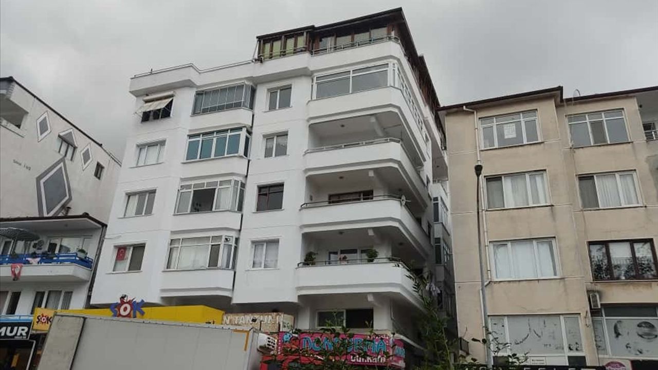 Ünlü Şarkıcı Güllü Hayatını Kaybetti
