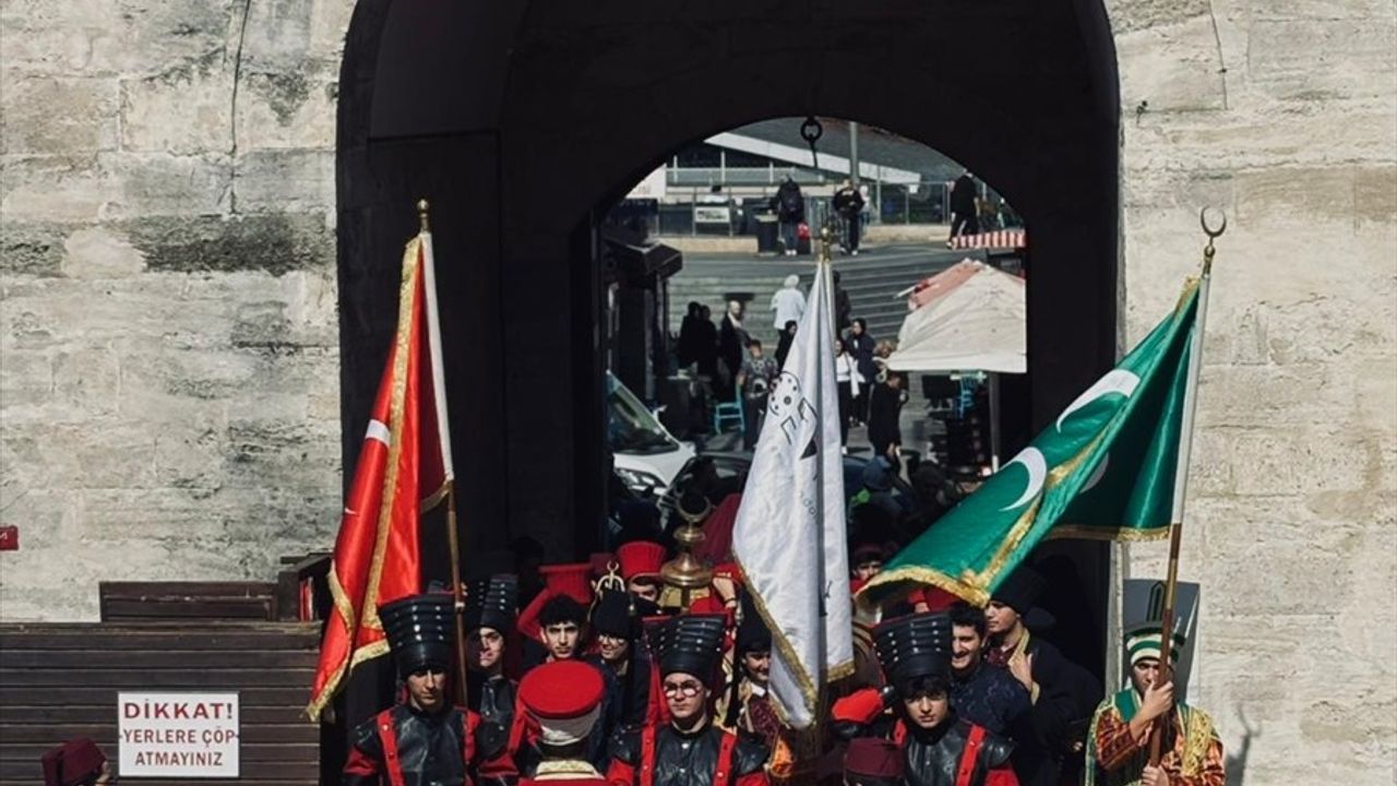 Üsküdar'da Geleneğin Işığında 'Amin Alayı' Etkinliği