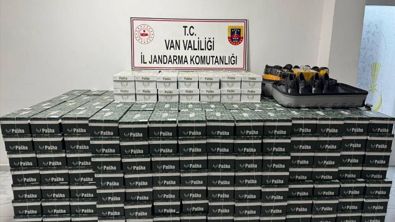 Van'da 799 Çift Gümrük Kaçağı Ayakkabı Ele Geçirildi
