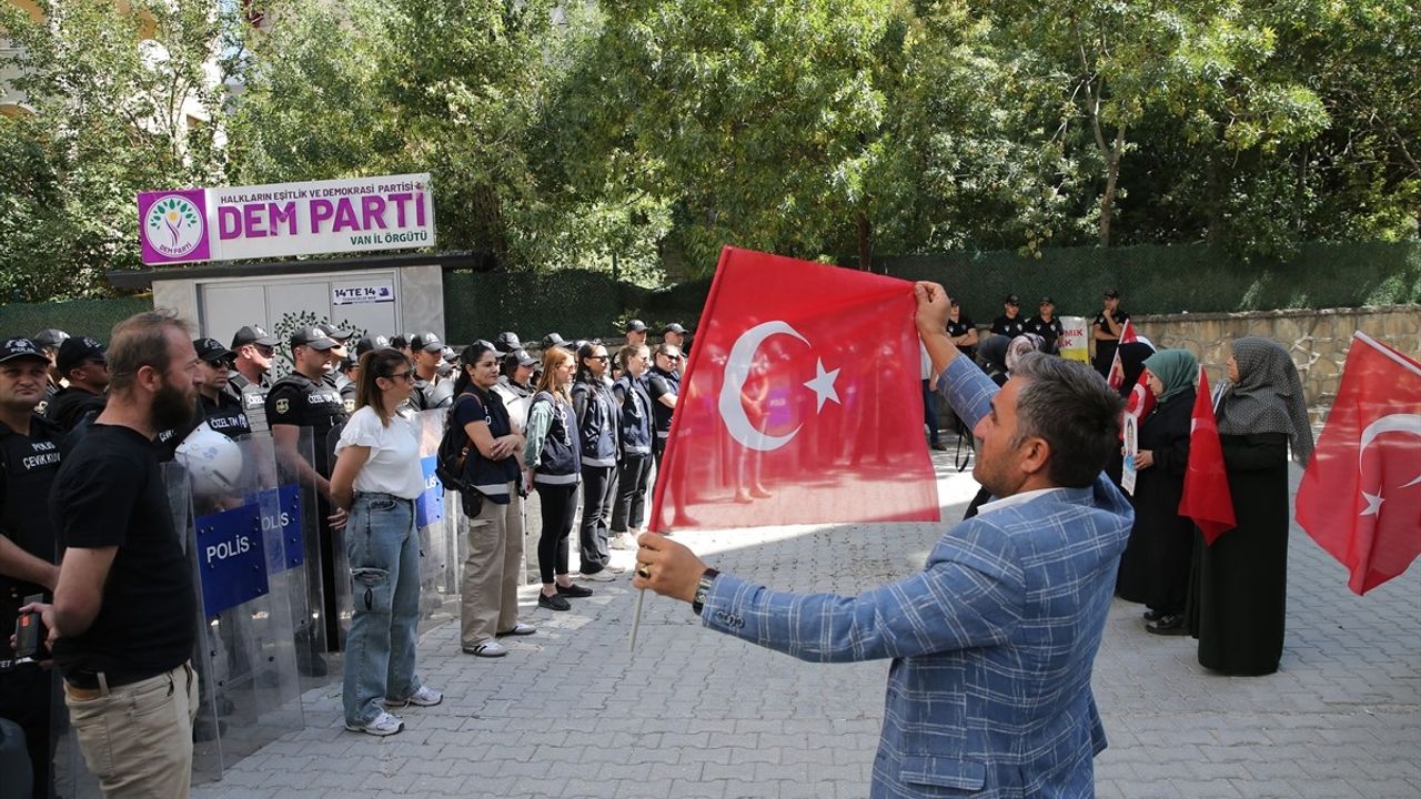 Van'da Aileler, Çocuklarının İadesi İçin Eylemde