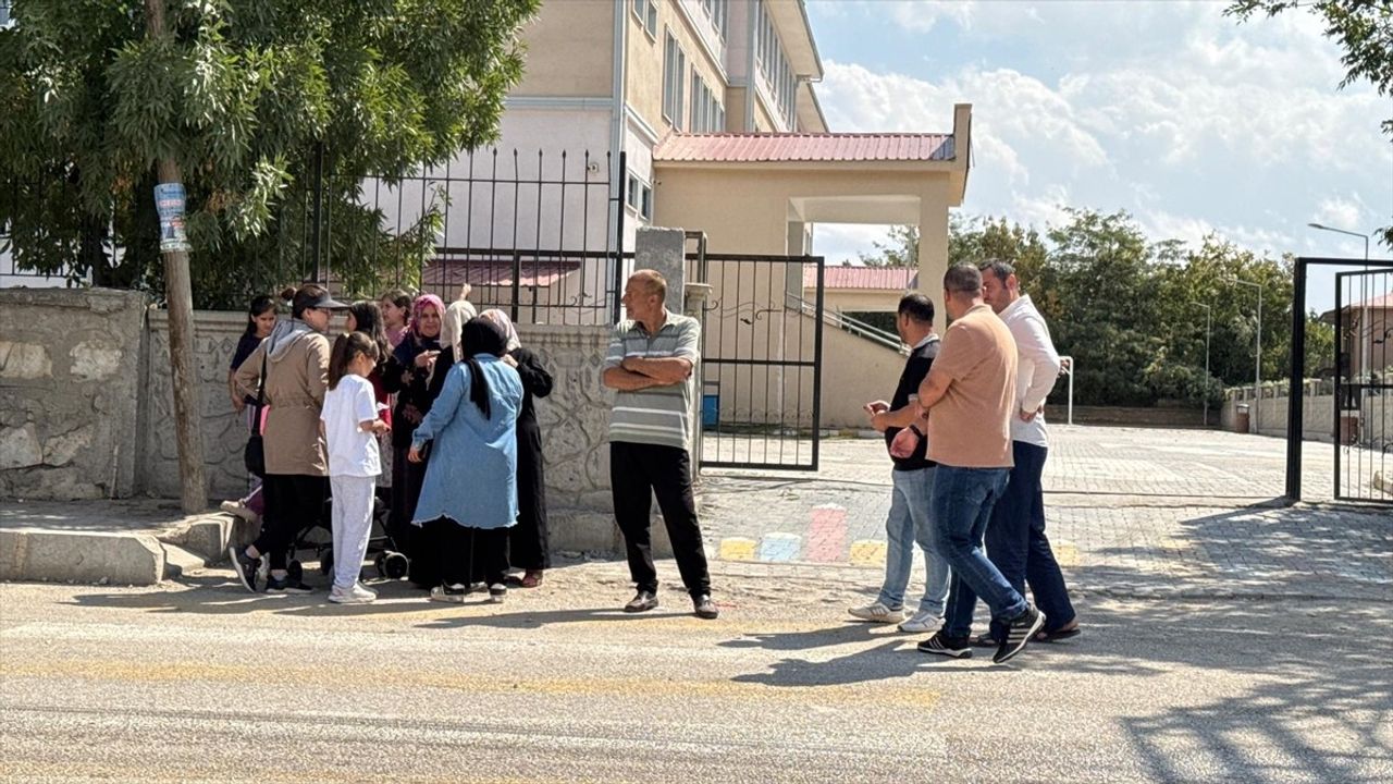 Van'da Okulda Bıçaklı Saldırı