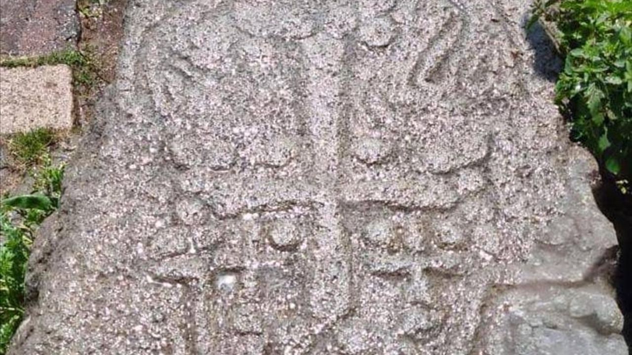 Van'da Tarihi Eserlere Operasyon: 2 Kabartma Taş Stel Ele Geçirildi