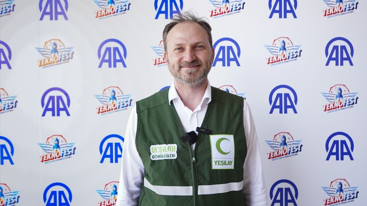 Yeşilay Genel Başkanı Dinç, TEKNOFEST'i Ziyaret Etti