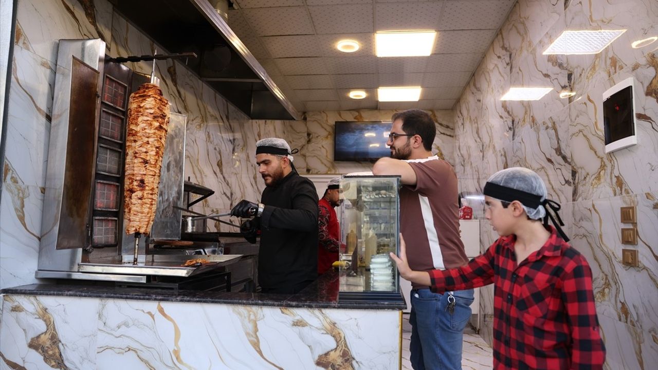 Yusuf Şeyh Dibo, Suriyelilere Türk Dönerini Tanıttı
