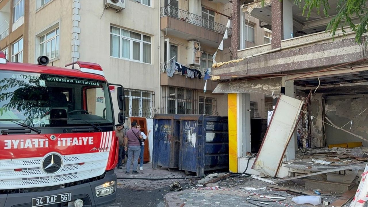 Zeytinburnu'nda Metruk Binada Yangın Çıktı