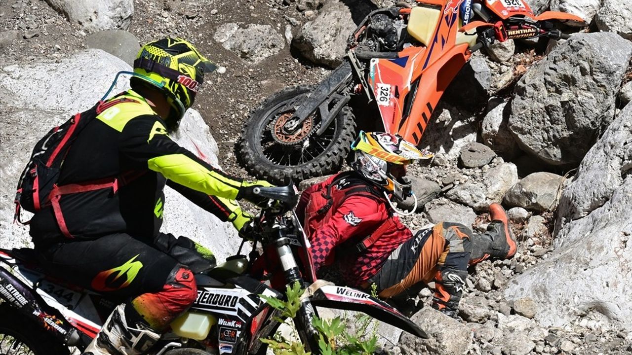 16. Sea To Sky Enduro Motosiklet Yarışı'nda Zorlu Orman Etabı Tamamlandı