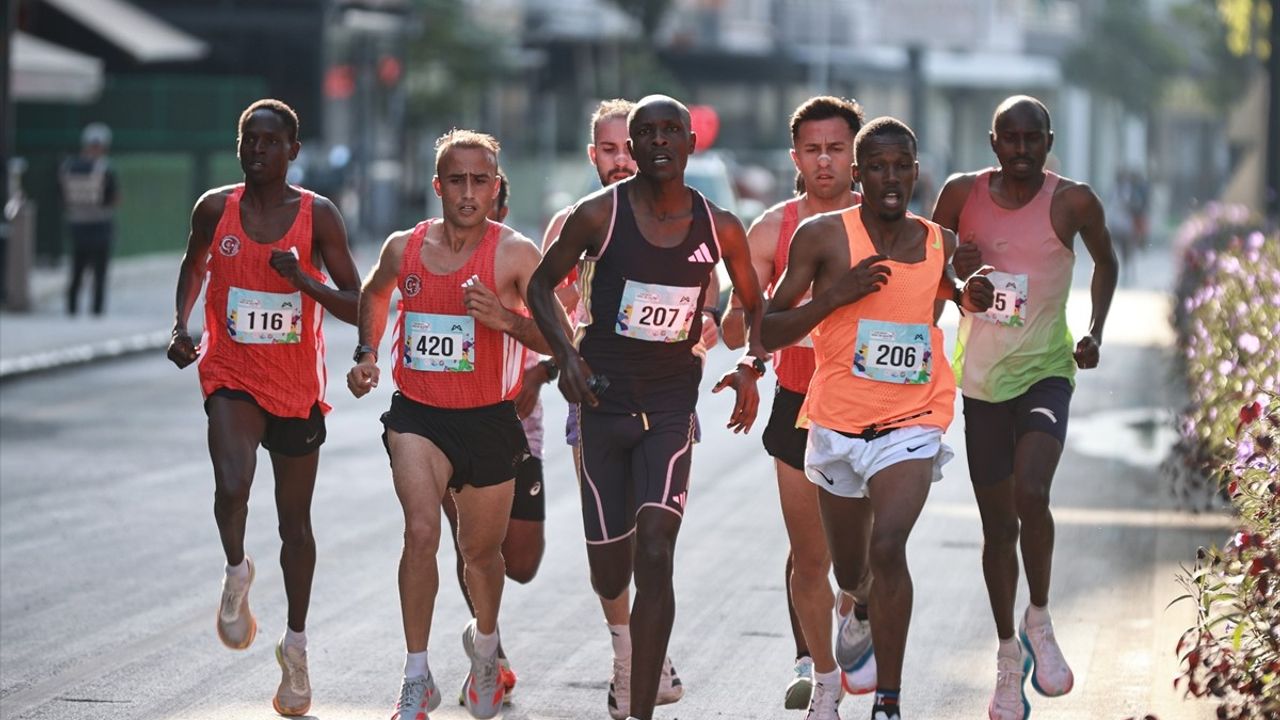 17. Uluslararası Tarsus Yarı Maratonu'nda Türk Sporcular Heyecan Yarattı
