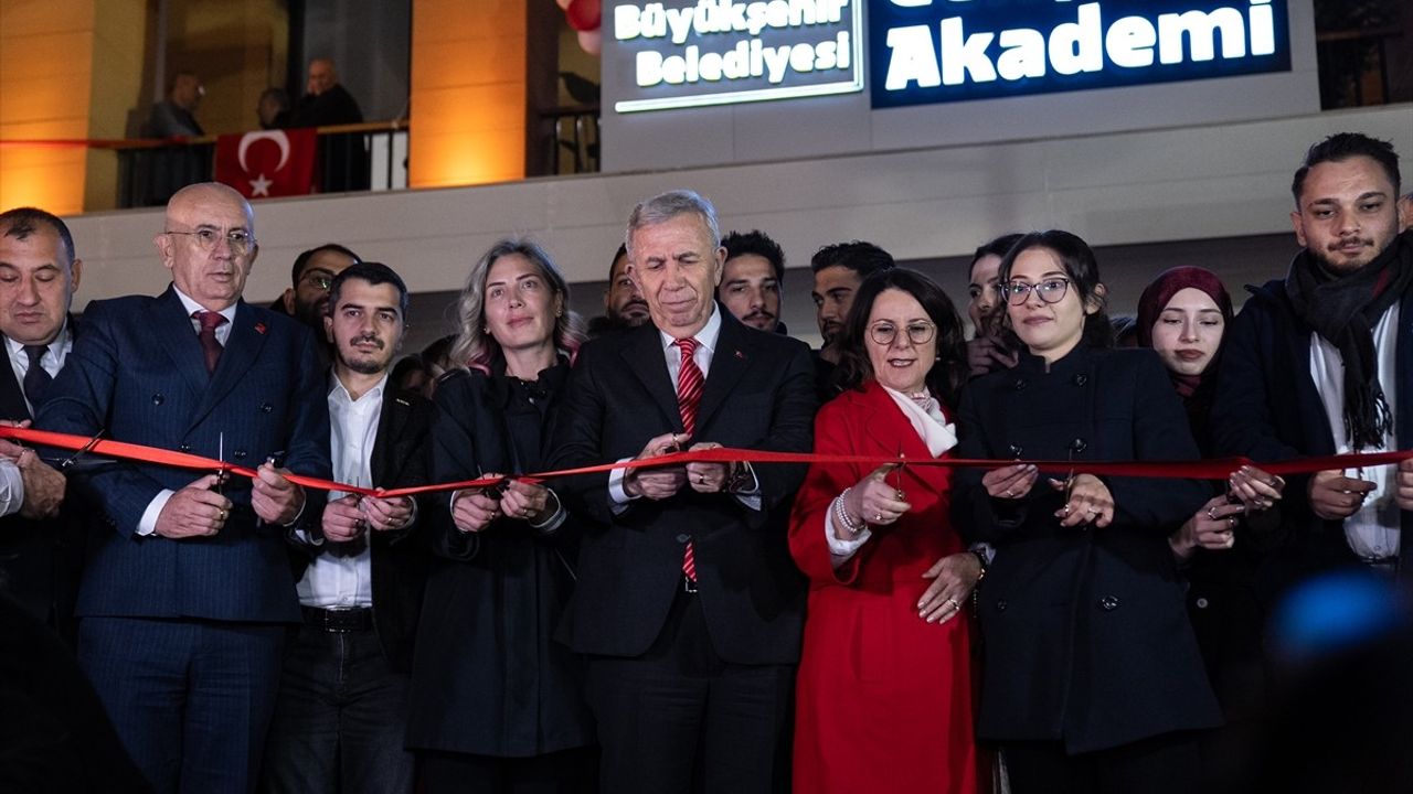 ABB Başkanı Mansur Yavaş, Zafer Genç Akademi'nin Açılışını Yaptı