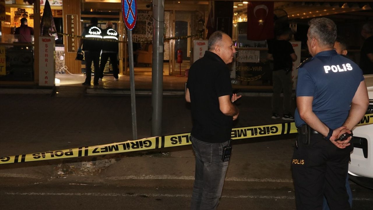 Adana'da Pastaneye El Bombası Atıldı, Şüpheli Yakalandı
