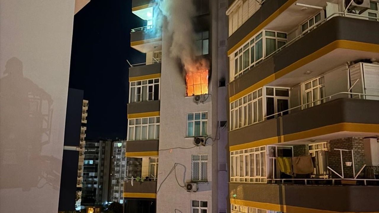 Adana'daki Yangın Apartman Dağarışına Neden Oldu