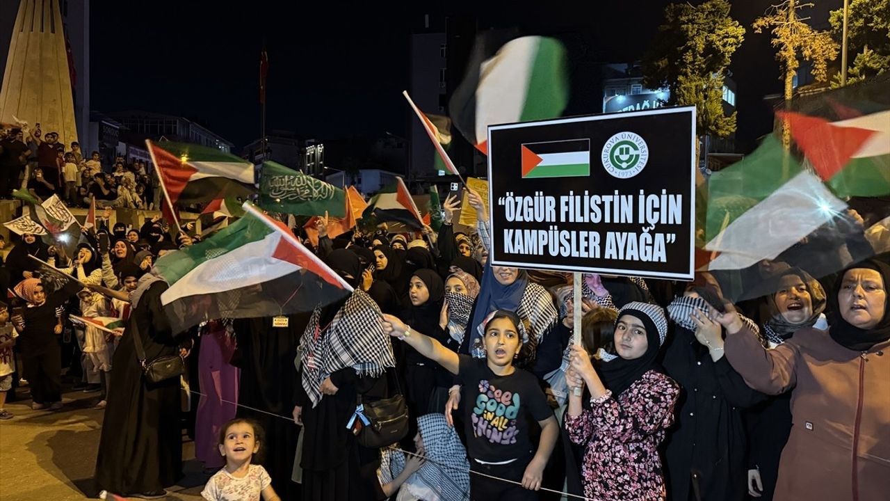 Adana ve Hatay'da Küresel Sumud Filosu'na Destek Gösterisi
