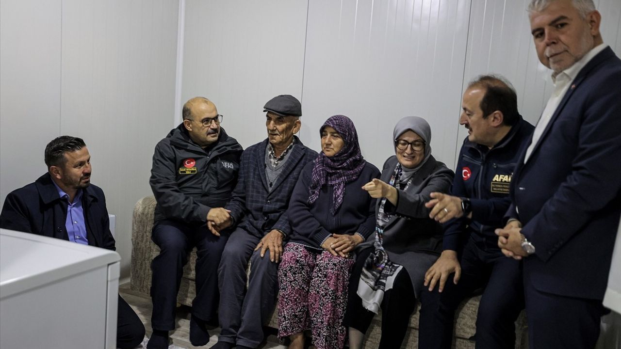 AFAD Sındırgı'da Konteyner Dağıtımını Başlattı