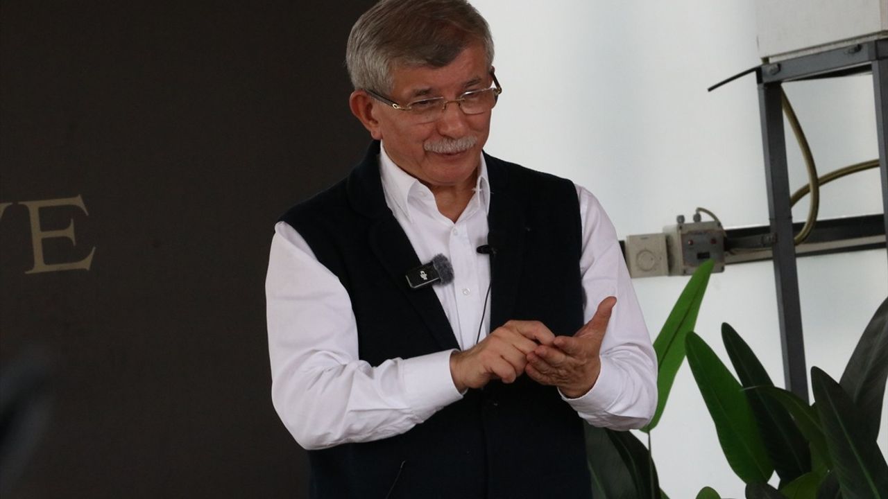 Ahmet Davutoğlu'ndan Kayseri'de Küresel Vicdan Sohbeti