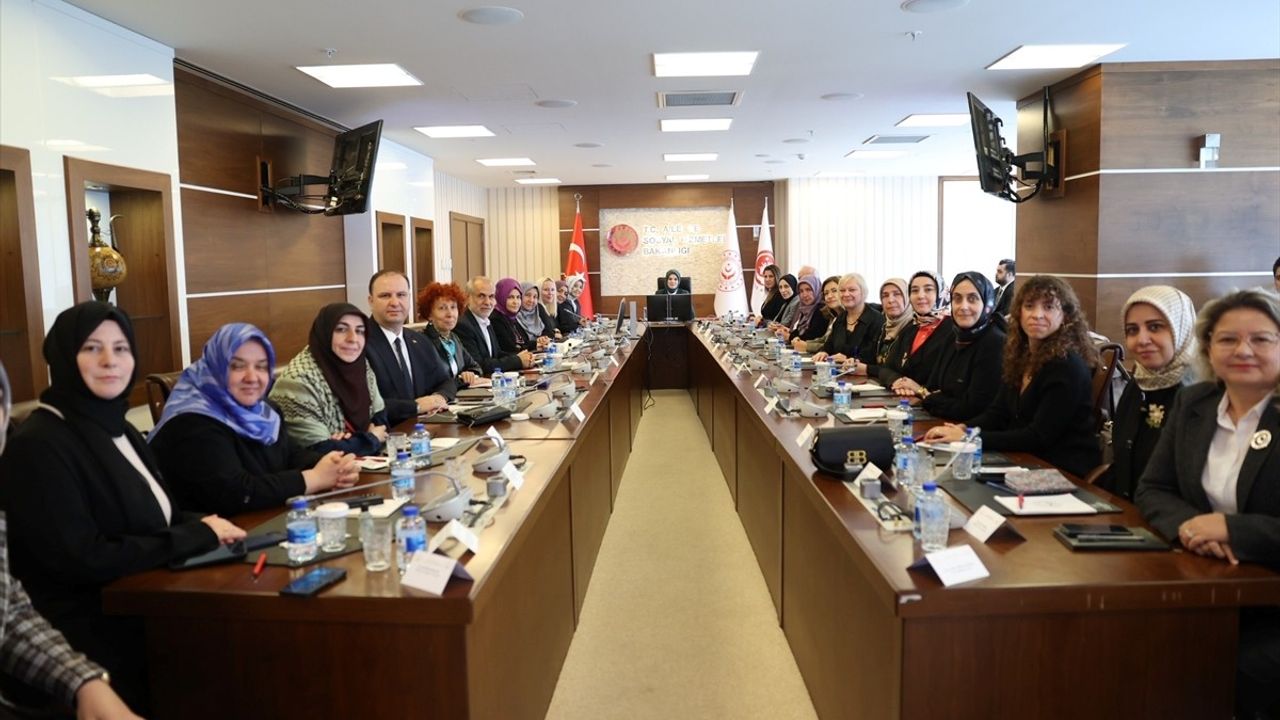 Aile ve Sosyal Hizmetler Bakanı Göktaş Sivil Toplum Temsilcileriyle Bir Araya Geldi