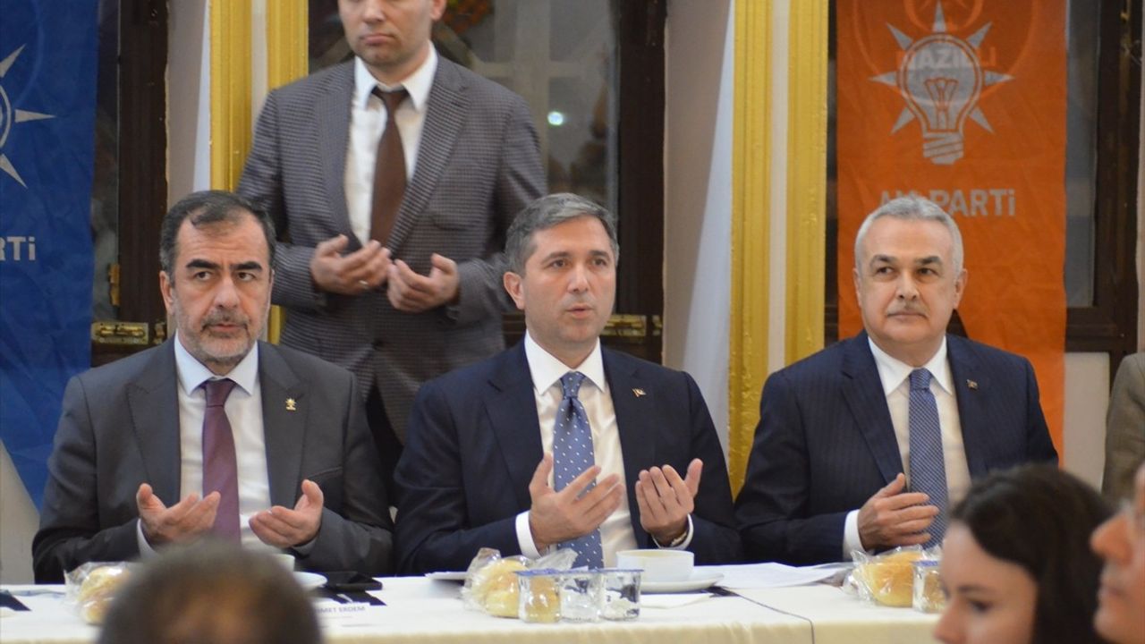 AK Parti Genel Başkan Yardımcısı Sırakaya, Aydın'da Dayanışma Yemeğinde Konuştu
