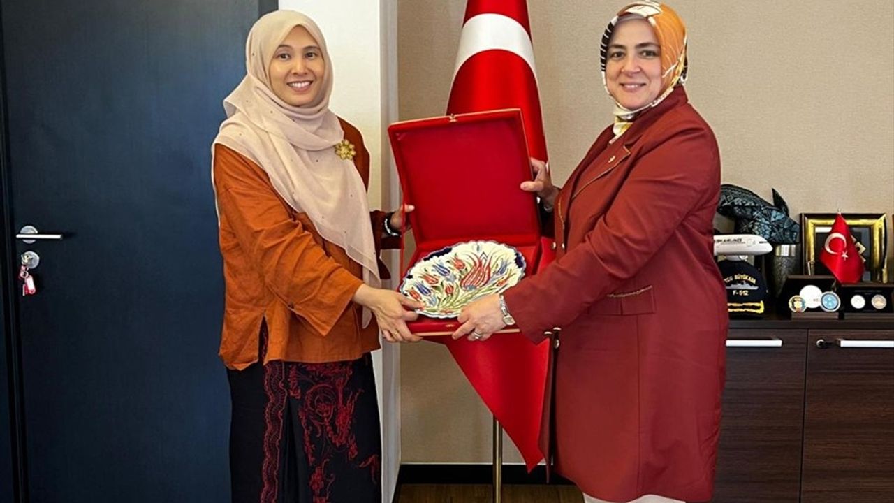 AK Parti Kadın Kolları Başkanı Ercan, Malezya'da Kadınların Güçlenmesi İçin Temaslarda Bulundu