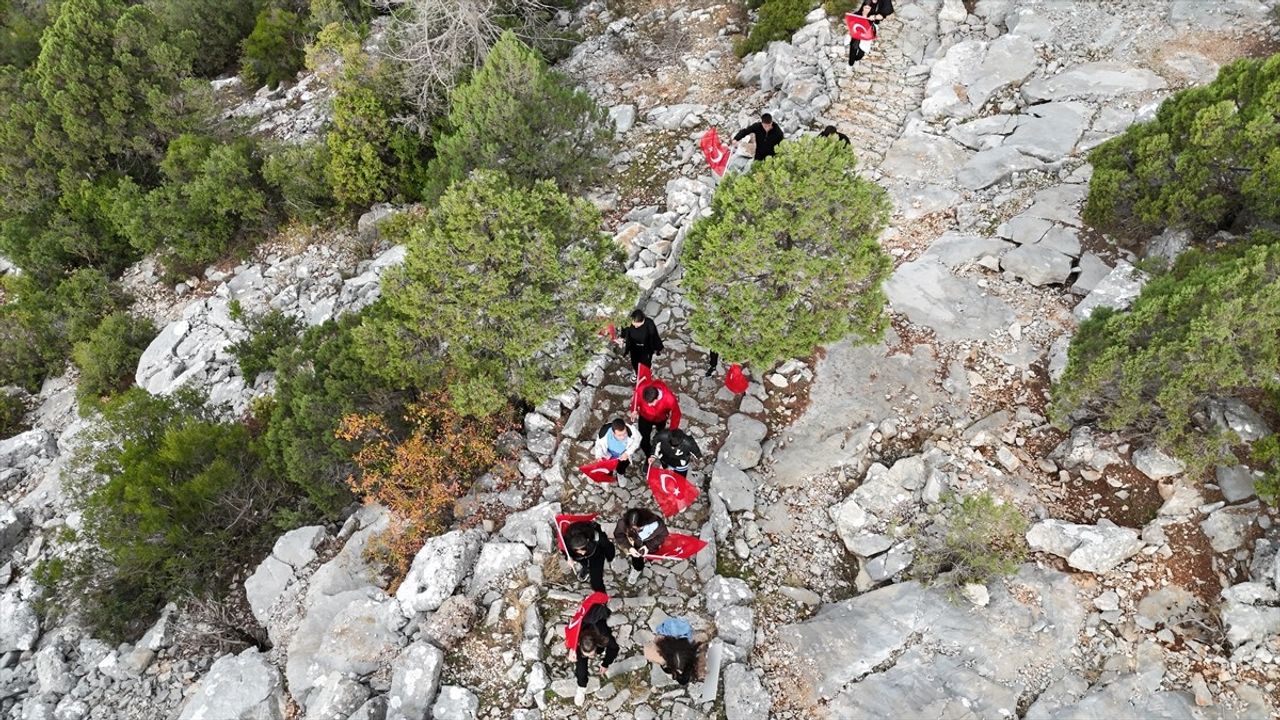 Akseki'de Cumhuriyet İçin Tarihi Yürüyüş