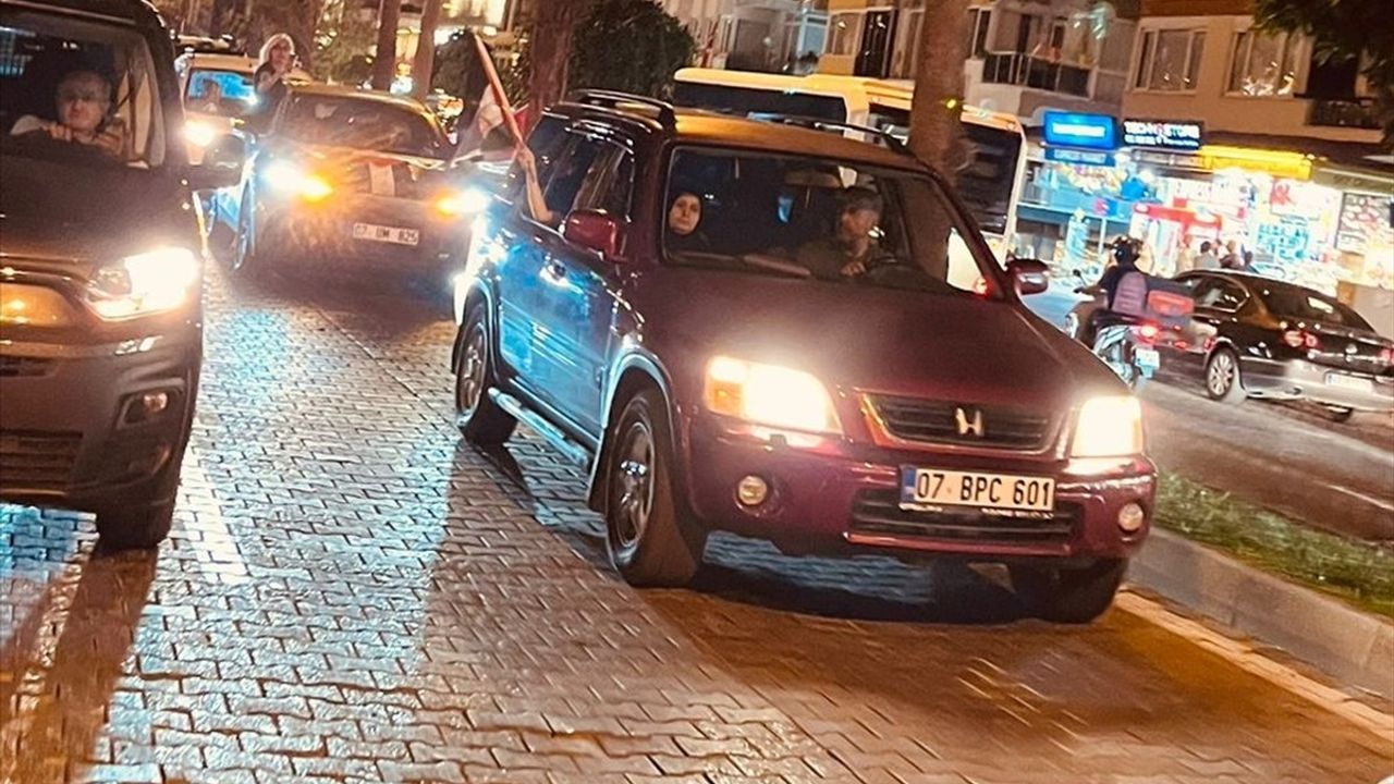 Alanya'da Off-Road Araçlarıyla Gazze'ye Destek Konvoyu Düzenlendi