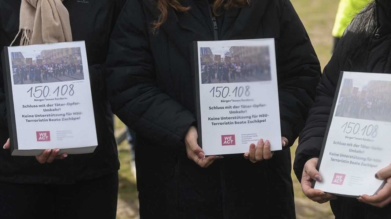 Almanya'da Neo-Nazi Terörünün Kurbanları Adalet Arıyor