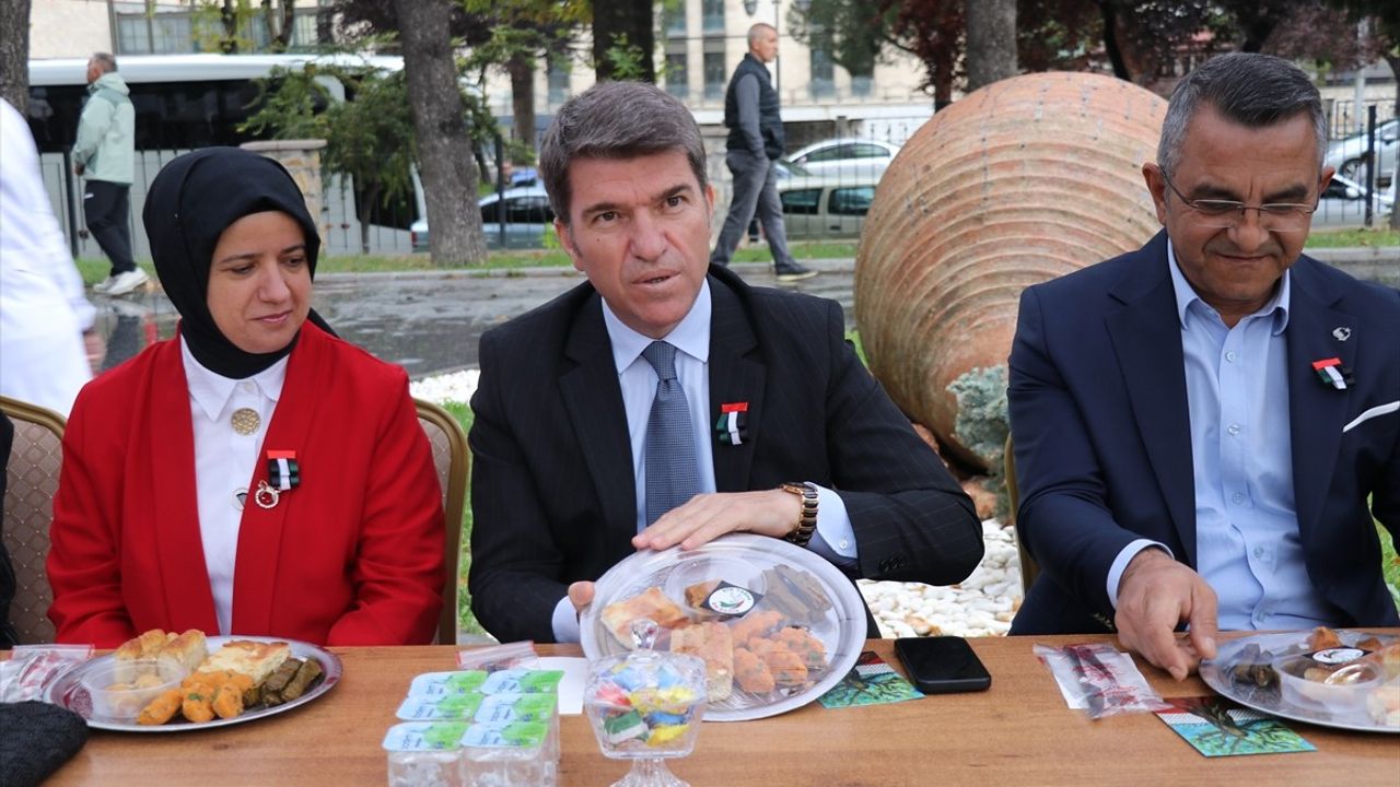 Amasya'da Filistin'e Destek İçin 'Bir Tabak, Bir Bağış' Etkinliği Gerçekleştirildi