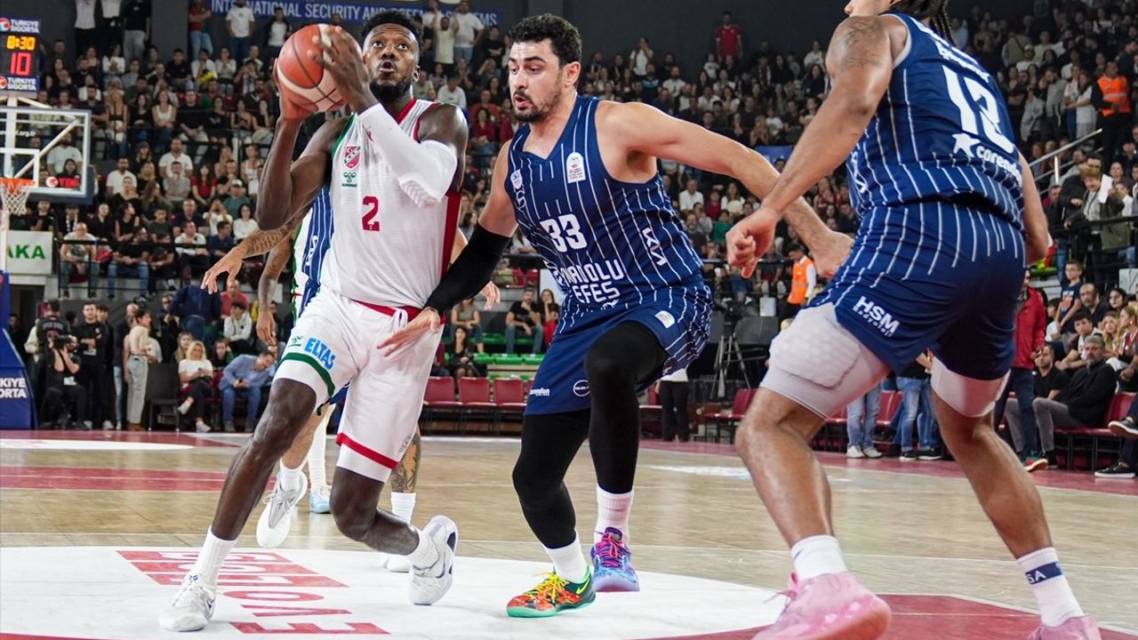 Anadolu Efes, Karşıyaka'ya Deplasmanda Fark Attı