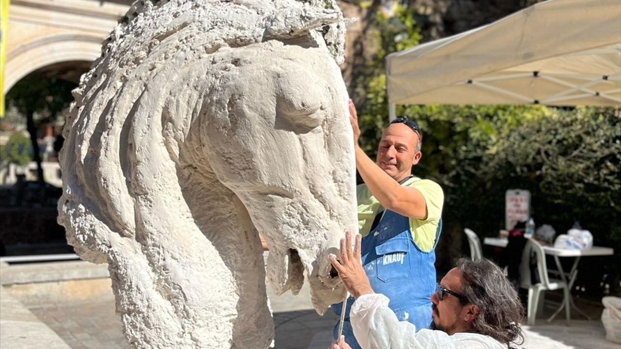 Antalya'da 10. Uluslararası Kaleiçi Old Town Festivali Devam Ediyor