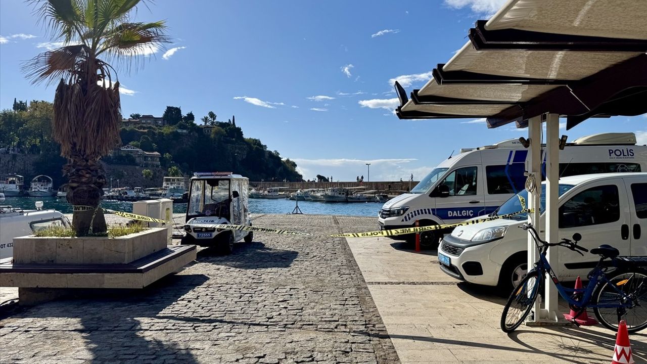 Antalya'da Denizde Bulunan Erkek Cesedi Üzerine Soruşturma Başlatıldı