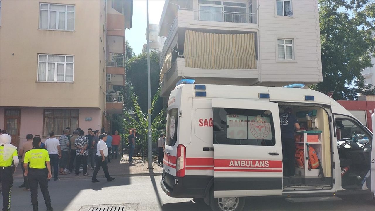 Antalya'da Ev Yangını: İtfaiye Müdahale Etti