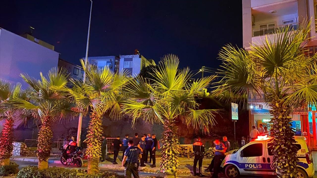 Antalya’da İnşaat Kazısı Sonucu Meydana Gelen Göçükte Ev Tahliye Edildi