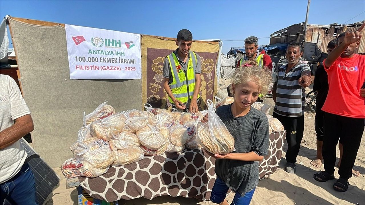 Antalya İHH'dan Gazze'ye 100 Bin Ekmek Desteği