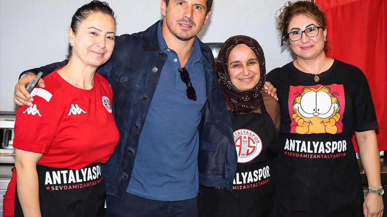Antalyaspor, Emre Belözoğlu ile Anlaşarak Yollarını Ayırdı