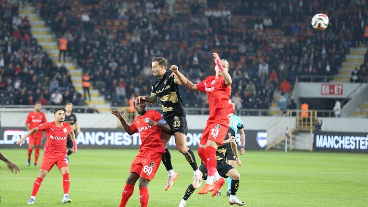 Arca Çorum FK Manisa FK'yi 3-1 Mağlup Etti