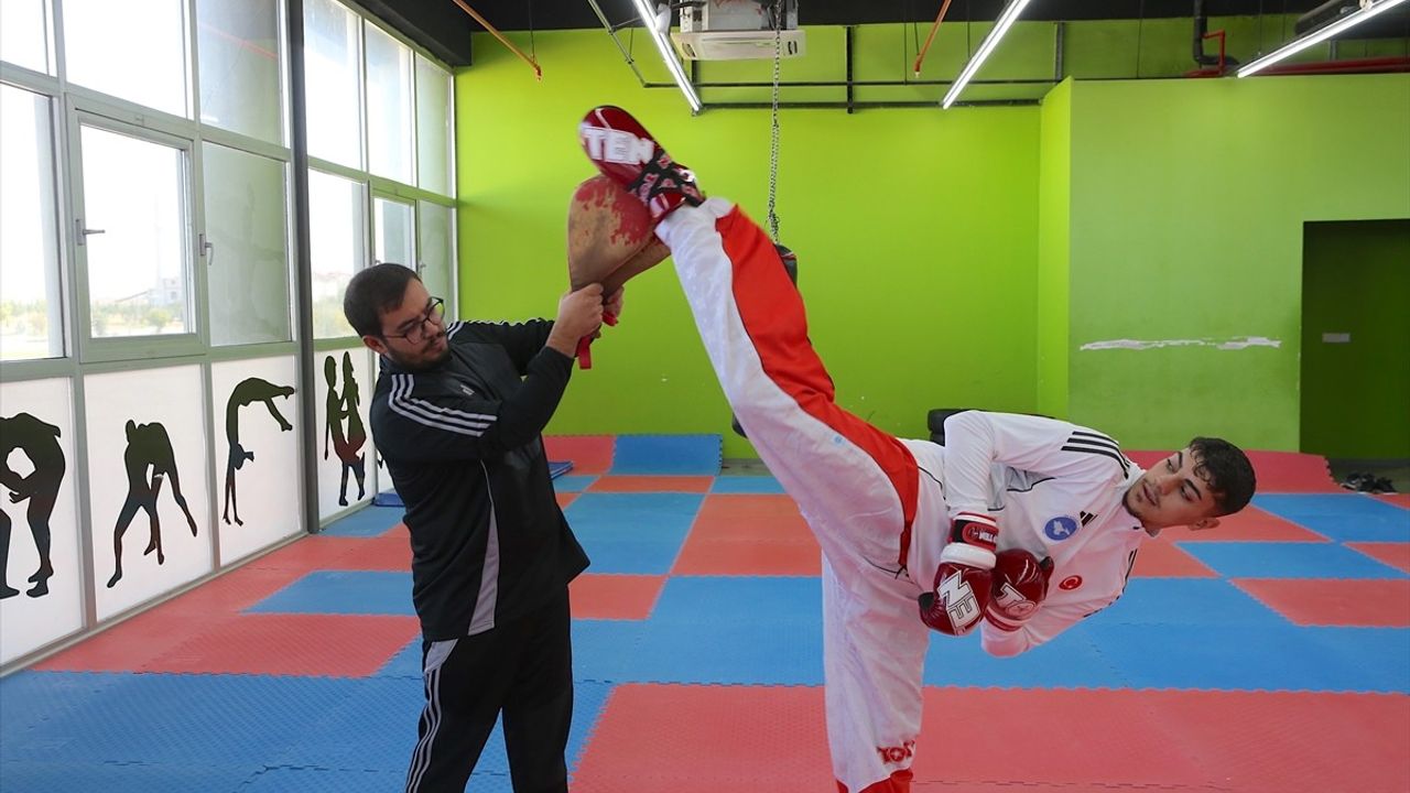 Avrupa Şampiyonu Alim Yönten, Dünya Kick Boks Şampiyonası'nda Altın Madalya Peşinde