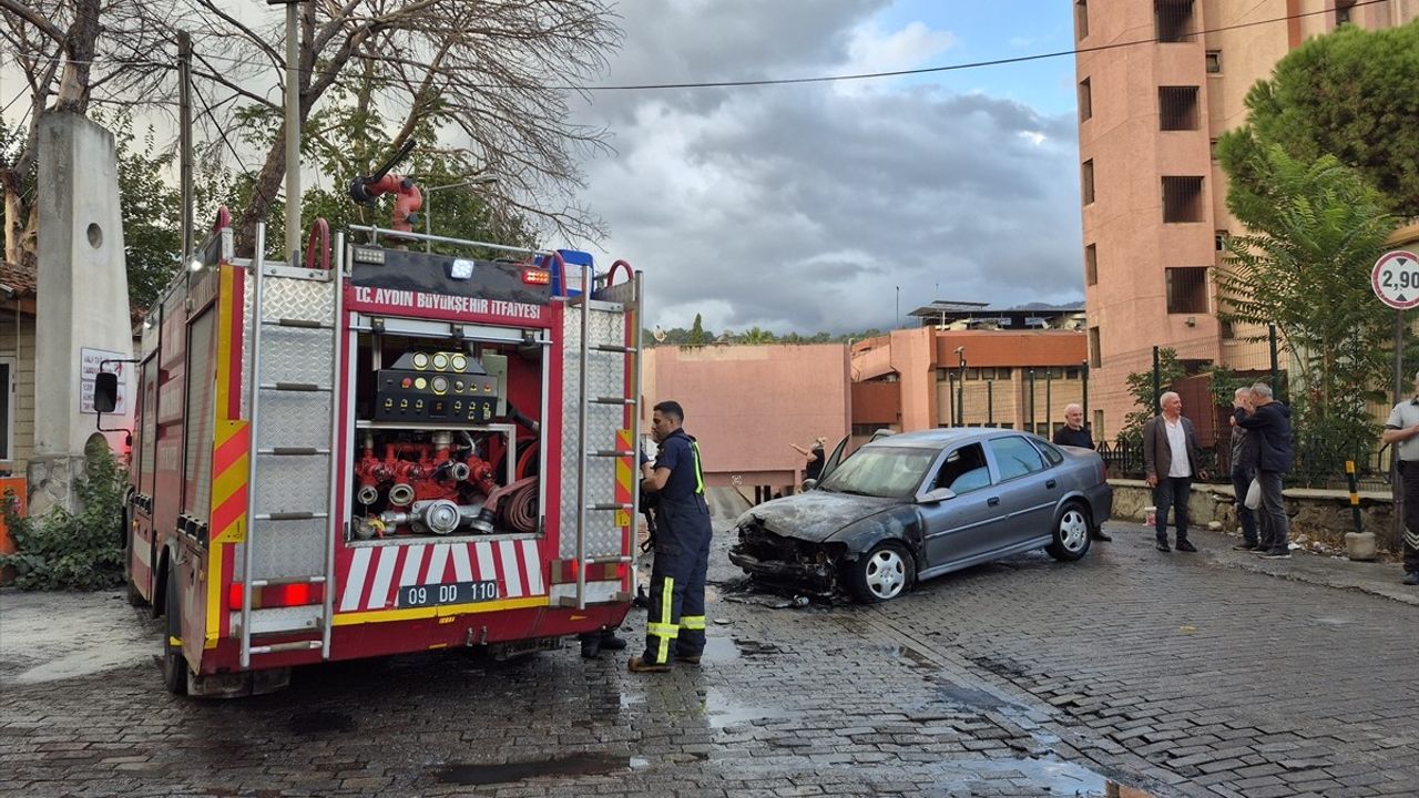 Aydın'da Seyir Halindeki Otomobil Yandı