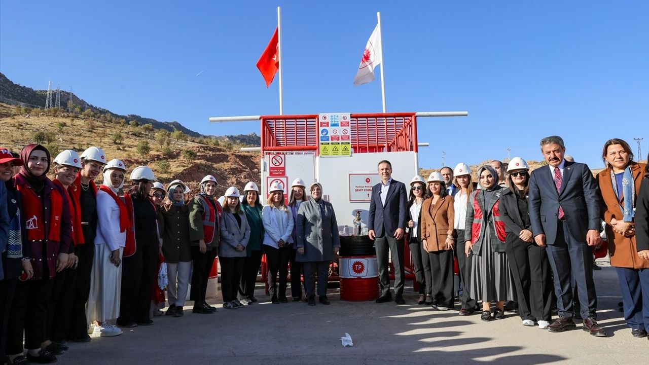 Bakan Bayraktar ve Kadın Mühendisler Gabar'da Enerji Yatırımlarını Tanıttı