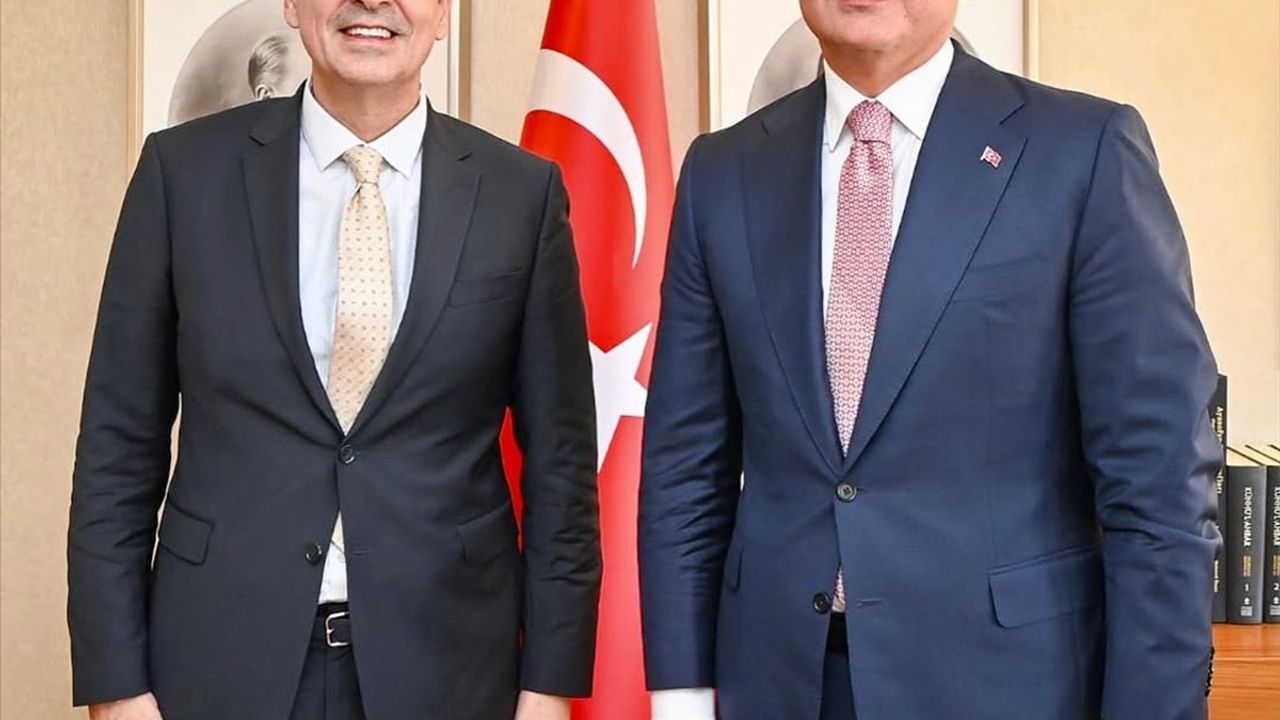 Bakan Ersoy, Antalyaspor Başkanı Perçin ile Görüşme Gerçekleştirdi