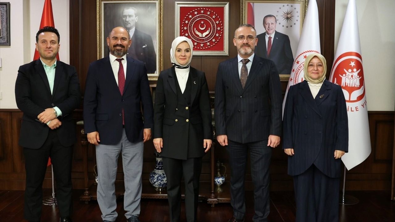 Bakan Göktaş, Mutlu Hayatlar Derneği ile Yardımlaşma Projesi Görüştü