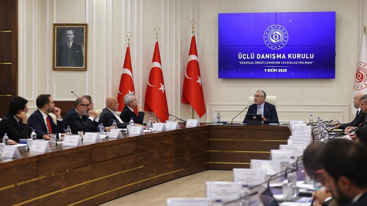 Bakan Işıkhan'dan Dijital Dönüşüm ve Sendikal Haklar Vurgusu