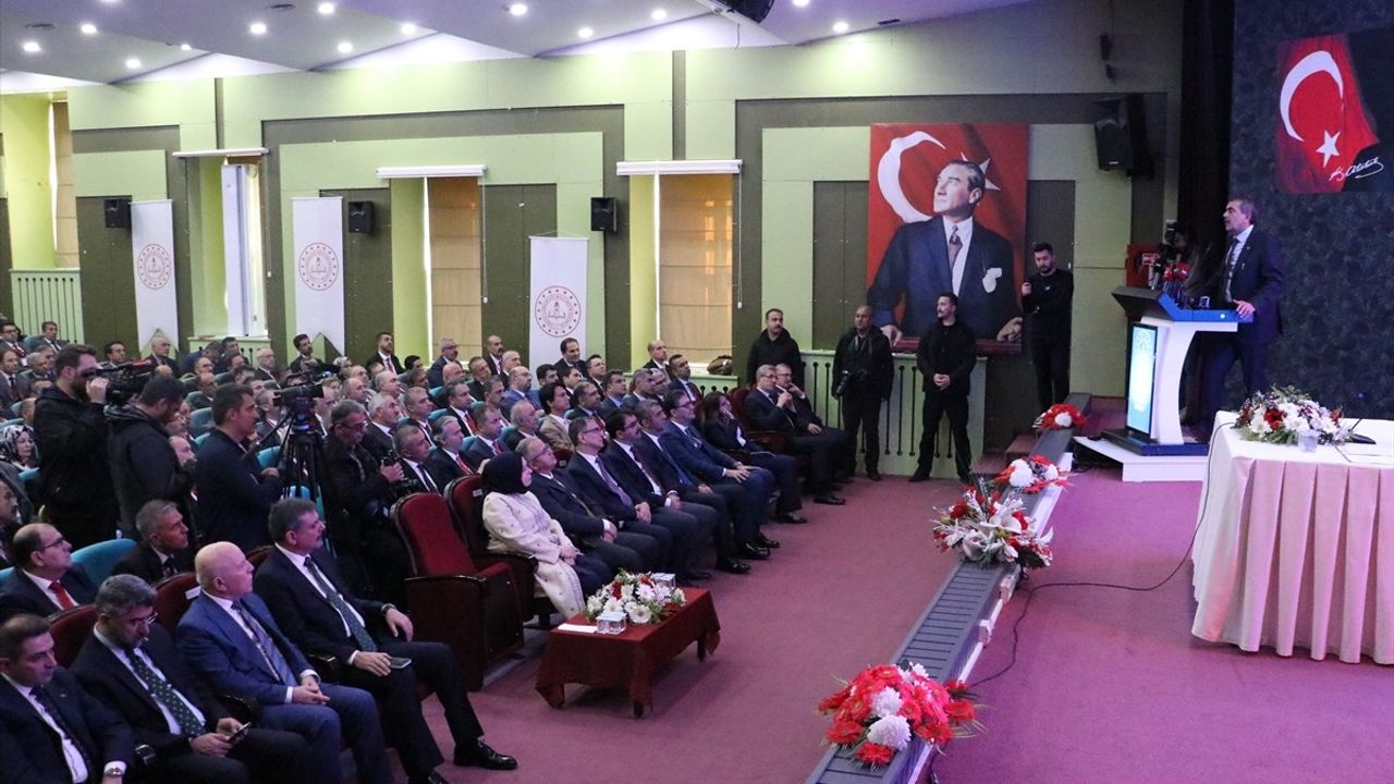 Bakan Tekin: Okul Kayıtlarındaki Dengesizlikler Engellenecek