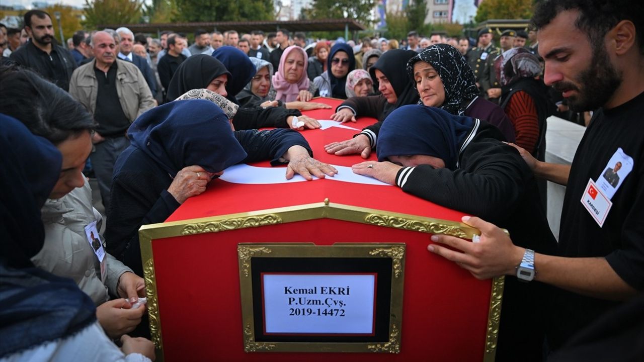 Balıkesir'de Şehit Uzman Çavuş Kemal Ekri'nin Cenazesi Uğurlandı