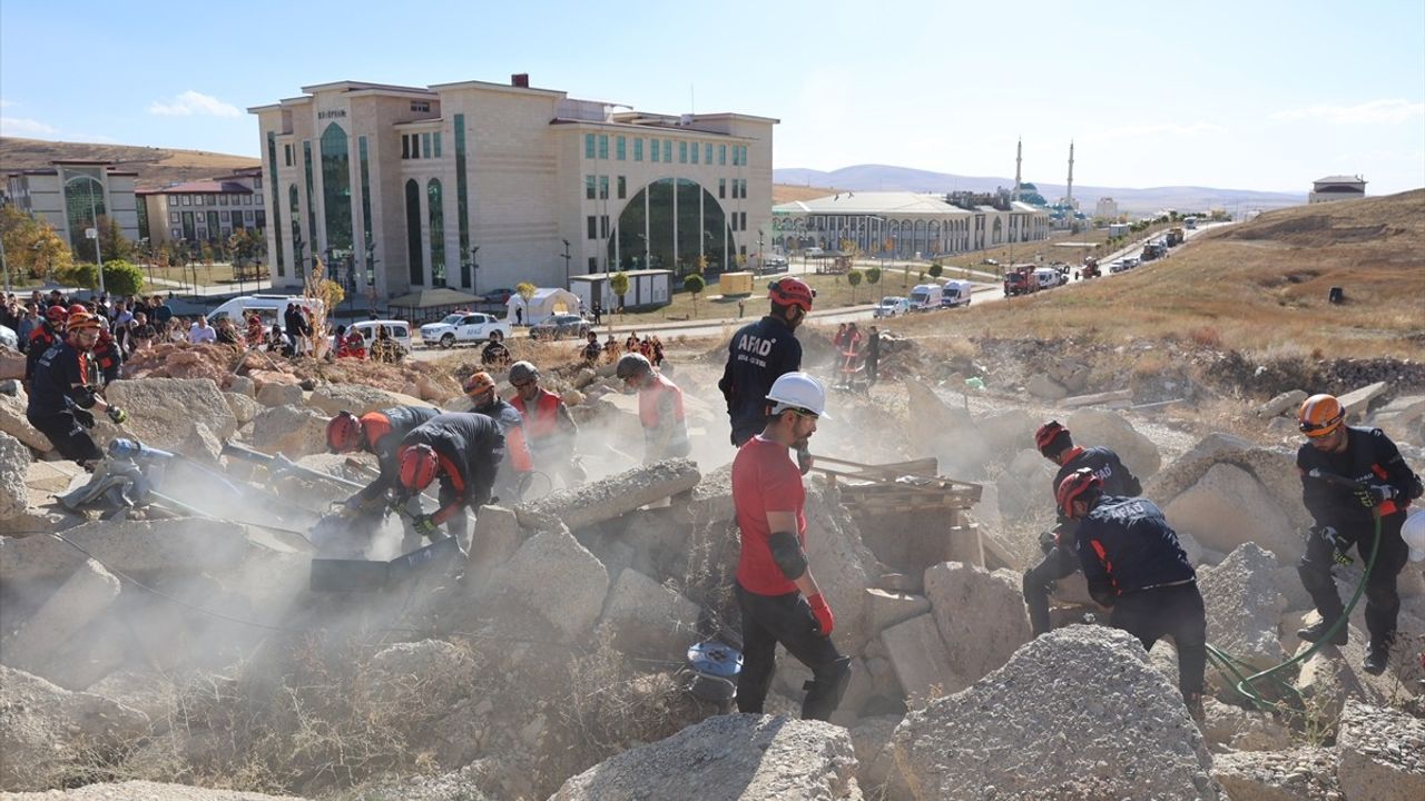 Bayburt'ta Deprem Tatbikatı Gerçekleşti
