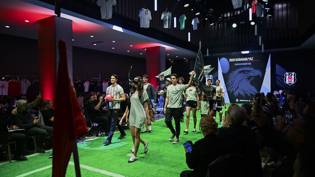 Beşiktaş Kartal Yuvası'nın 2026 İlkbahar-Yaz Koleksiyonu Tanıtıldı