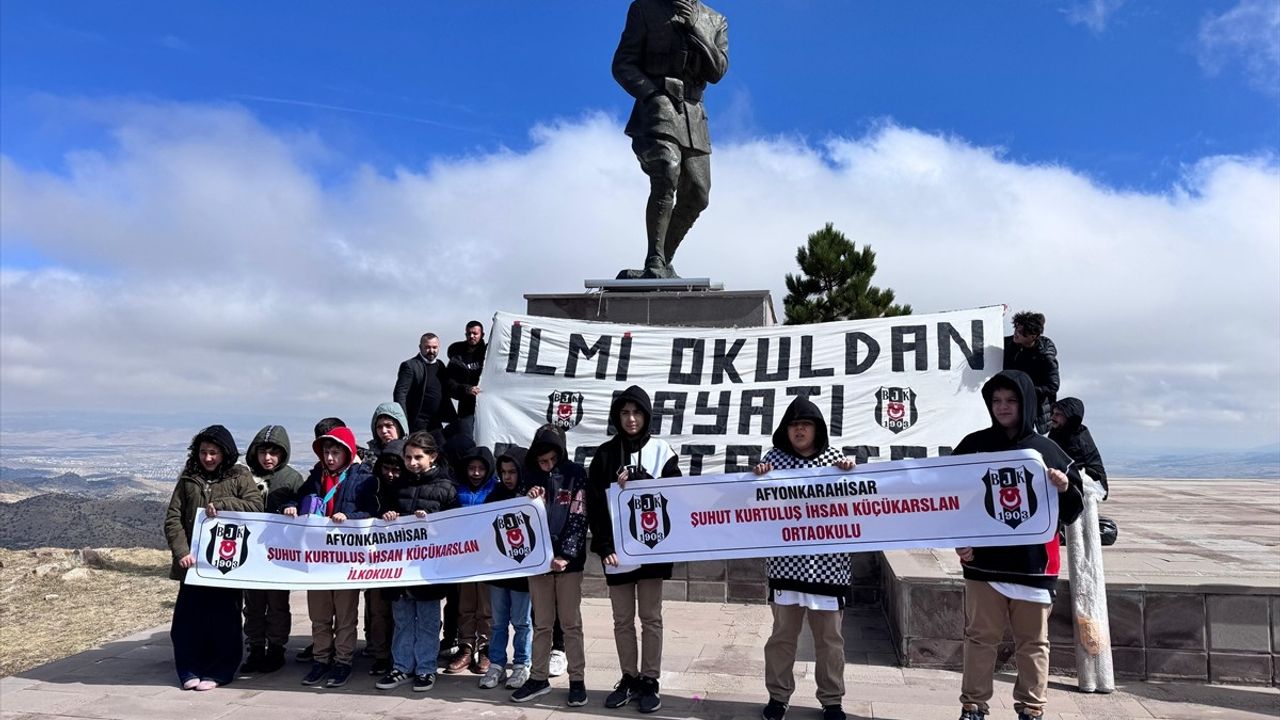 Beşiktaş Kulübü Üyelerinden Öğrencilere Forması Hediye