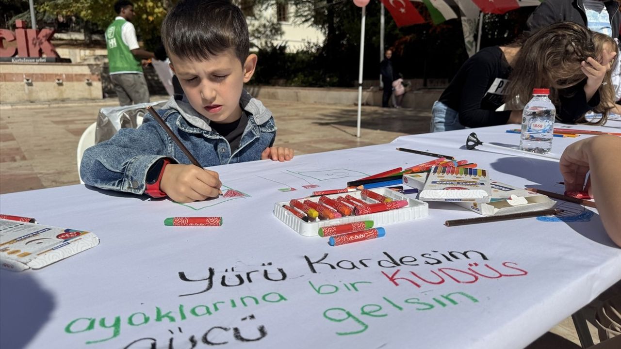 Bilecik ve Kütahya'da Filistinli Çocuklar İçin Resim Etkinliği Düzenlendi