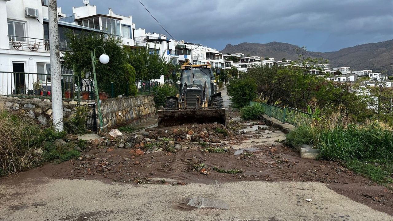 Bodrum'da Sağanak Yağış Hayatı Olumsuz Etkiledi